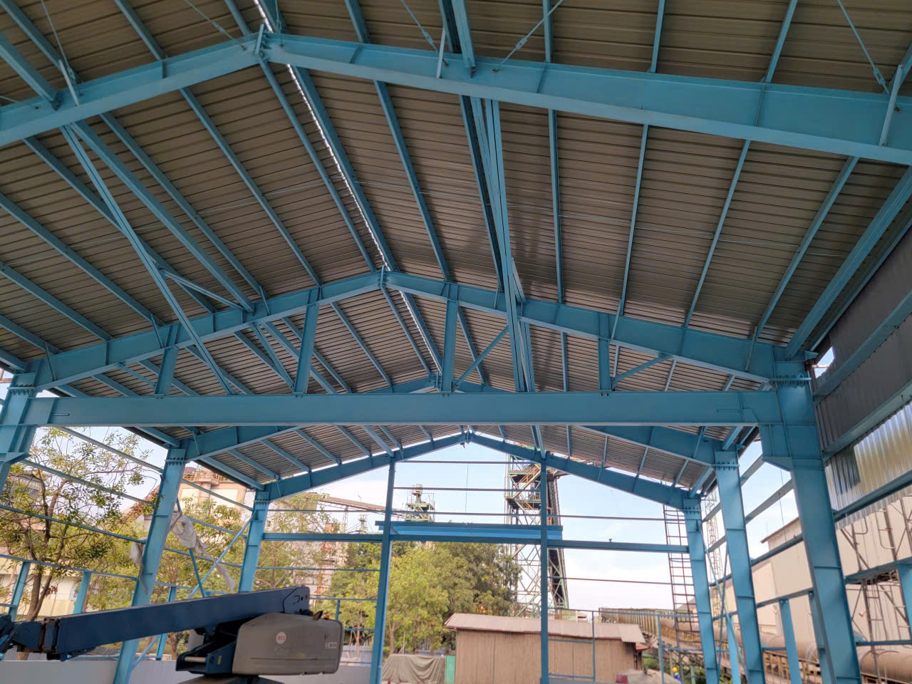 Xưởng bảo dưỡng xe – Nhà máy xi măng Nghi Sơn